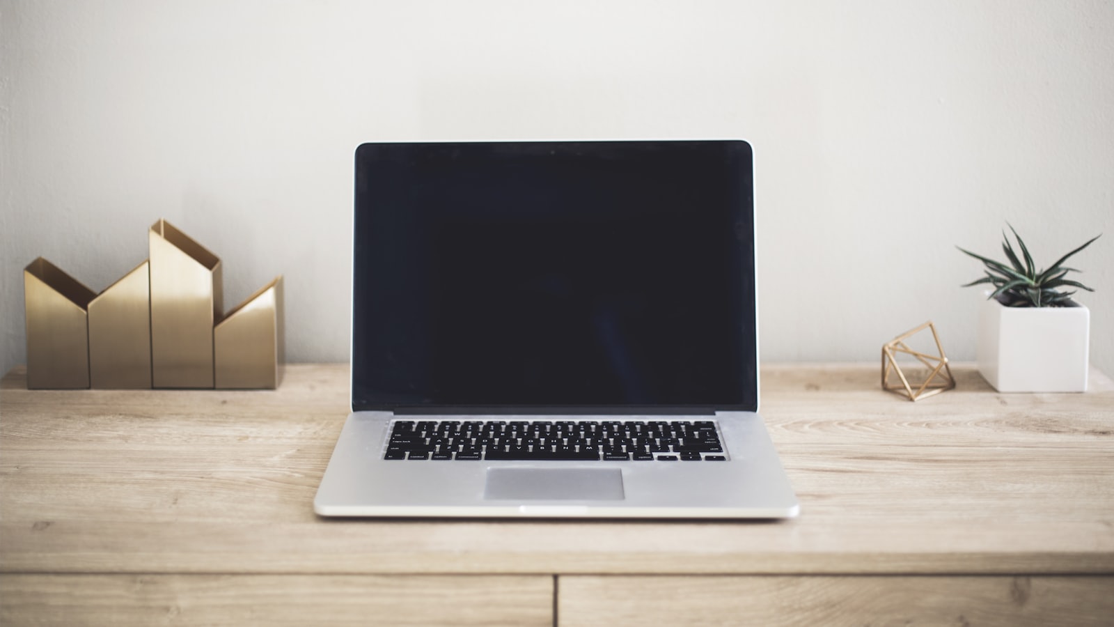 WordPress ou développement sur-mesure : comment choisir ?